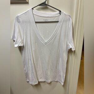 XS Z Supply V neck T-shirt
